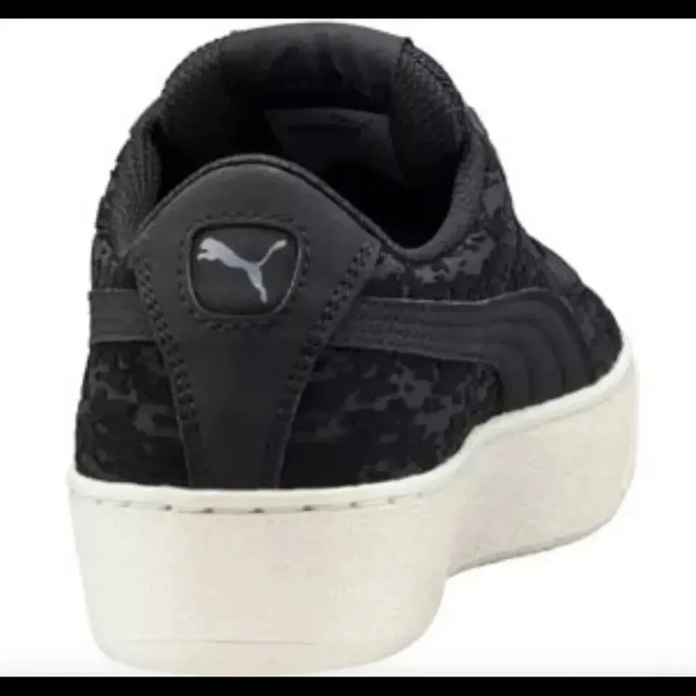 Puma Womens Vikky  Size 8.5 Black Velvet Lace Up Platform